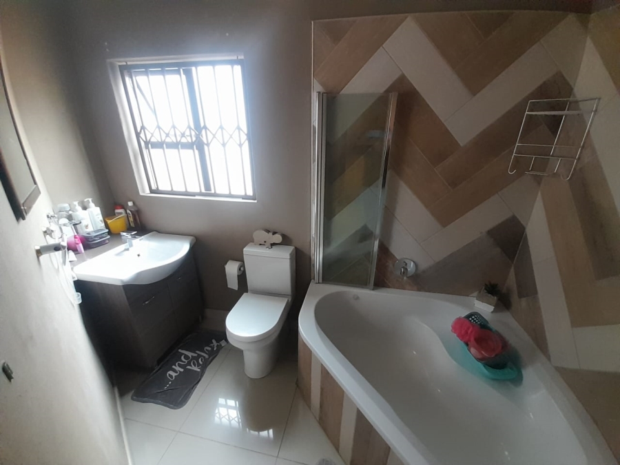 3 Bedroom Property for Sale in Safari Gardens North West